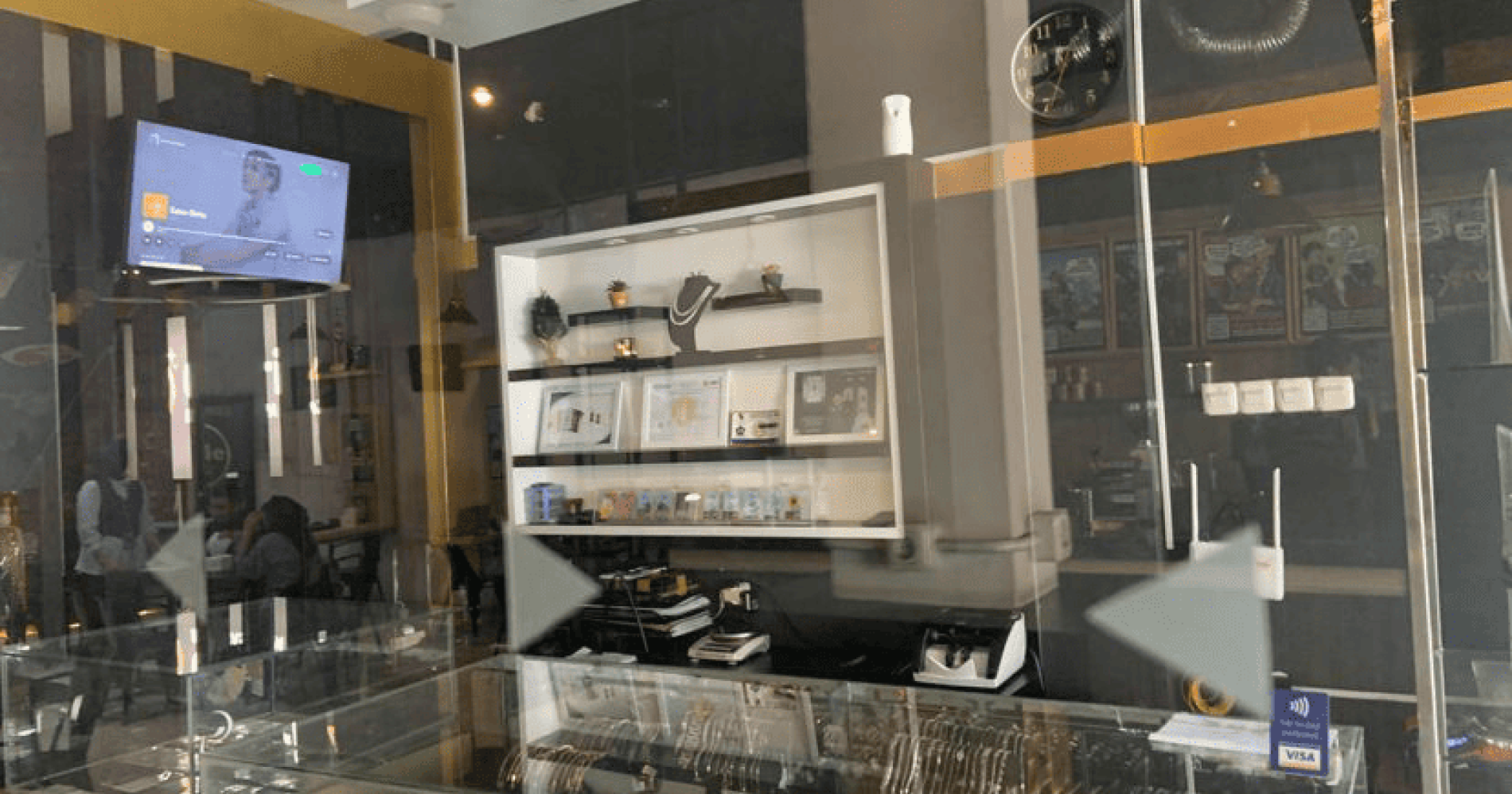 Distro Galeri 24 di samping Kantor Cabang Pengadaian Jalan Jendral Sudirman Distro Galeri 24 di samping Kantor Cabang Pengadaian Jalan Jendral Sudirman