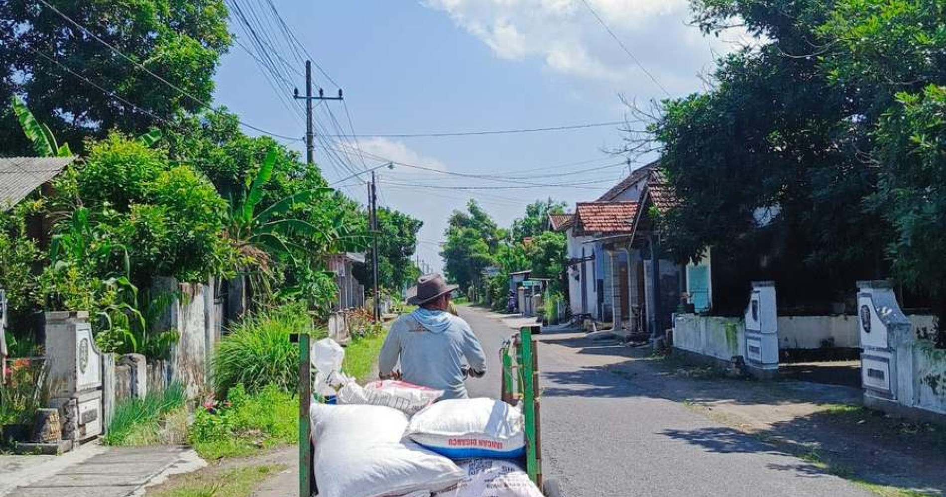 harapan dasar, pupuk semakin dekat dengan petani (Sumber: Dokumentasi pribadi)