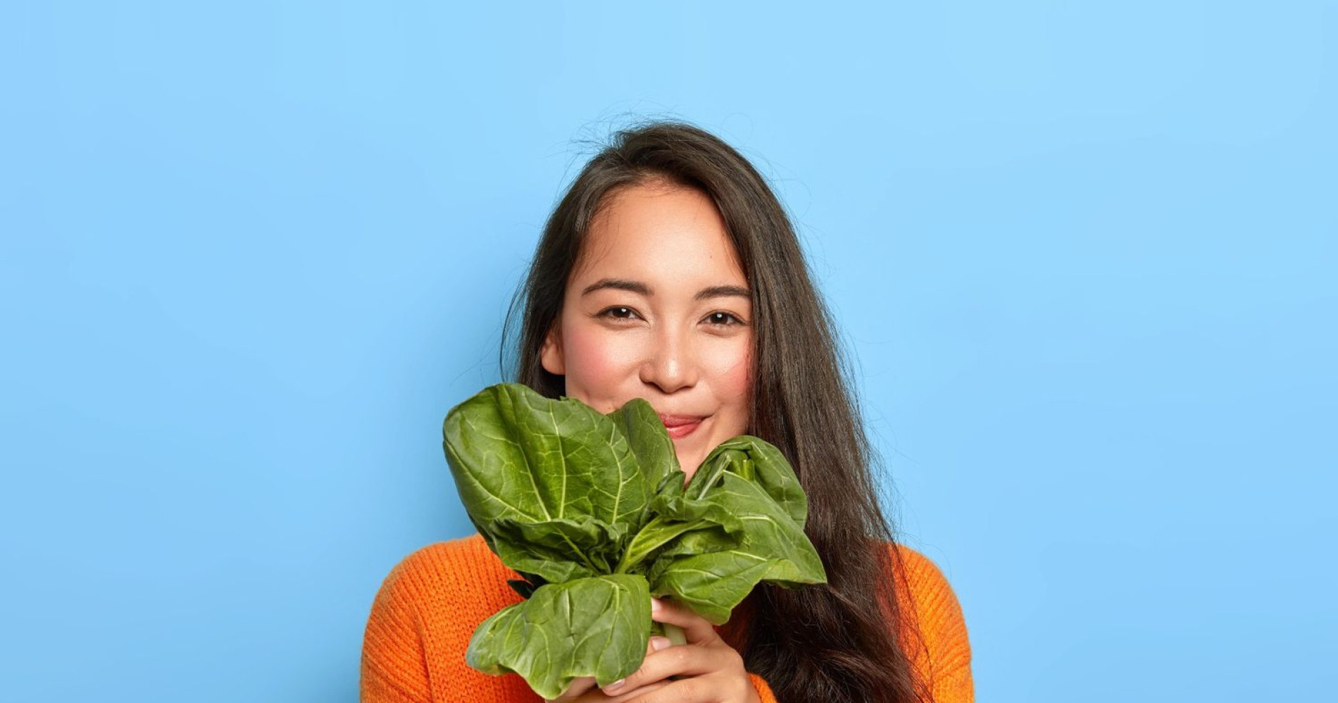 Menanam sayuran urban farming (Sumber: freepik.com) Menanam sayuran urban farming (Sumber: freepik.com)