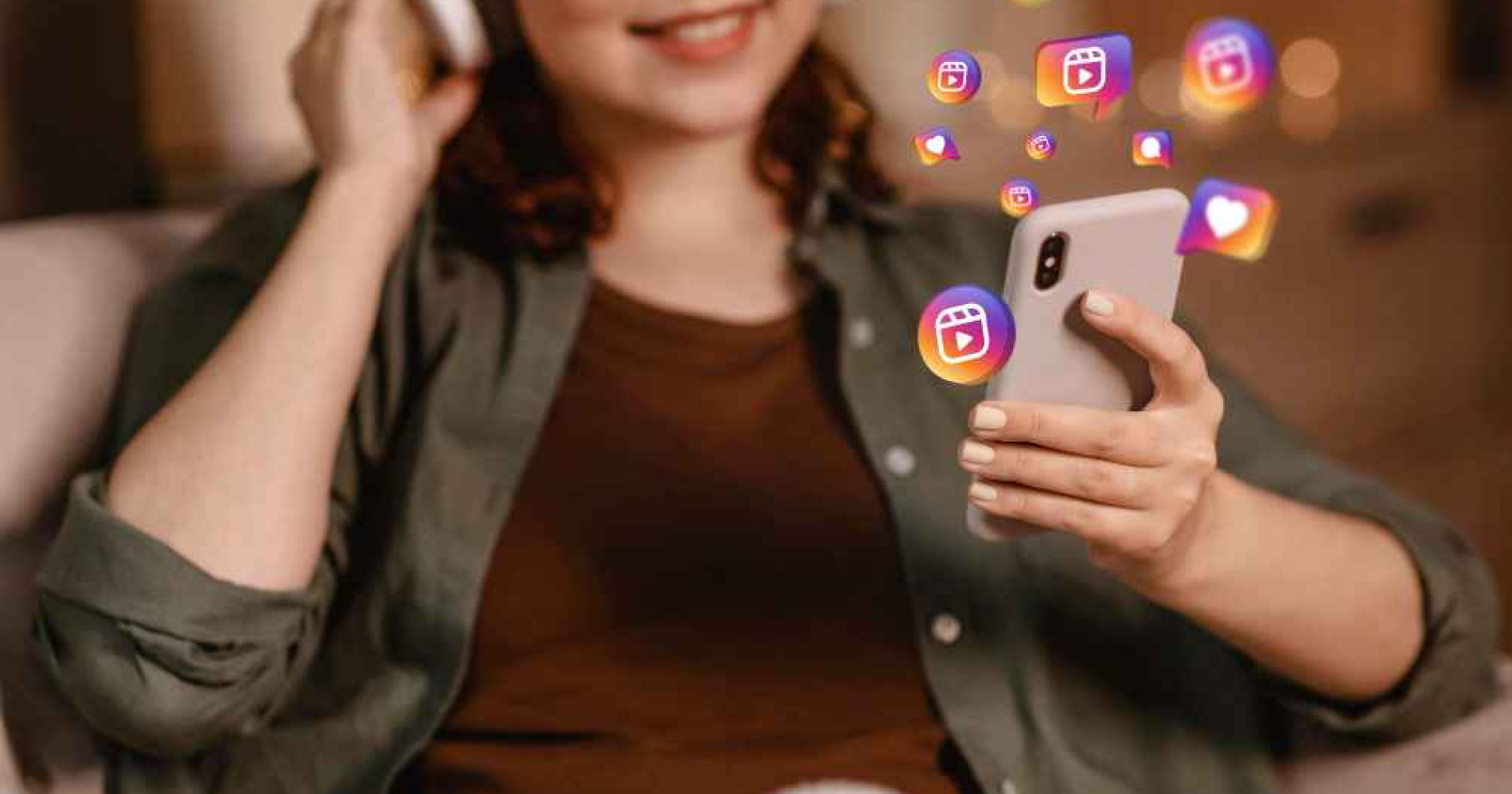 Scrolling media sosial apakah termasuk self care? (Sumber Freepik.com) Scrolling media sosial apakah termasuk self care? (Sumber Freepik.com)