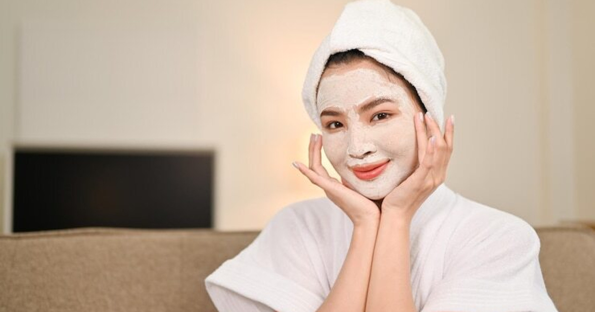 Skincare Hack Anti Ribet Buat Wajah Lebih Glowing (Sumber gambar: Freepik) Skincare Hack Anti Ribet Buat Wajah Lebih Glowing (Sumber gambar: Freepik)