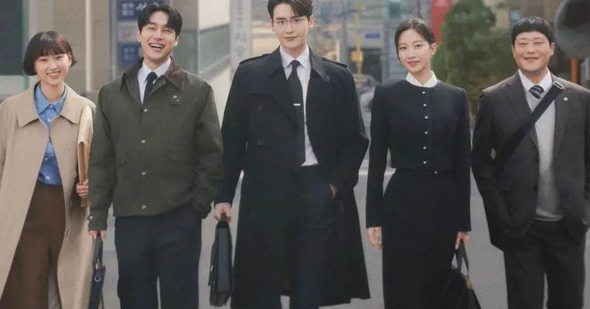Drama baru Lee Jong Suk Law and The City bersama Moon Ga Young (Soompi) Drama baru Lee Jong Suk Law and The City bersama Moon Ga Young (Soompi)