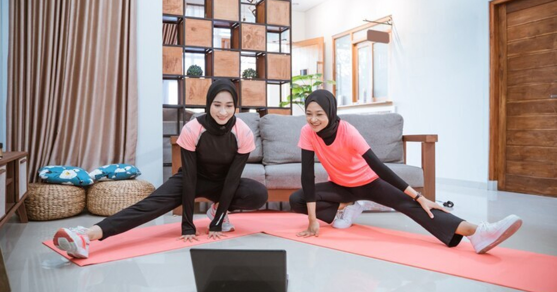 Gerakan Simple Tanpa Alat, Bisa Bakar Kalori dari Rumah! (Sumber gambar: Freepik) Gerakan Simple Tanpa Alat, Bisa Bakar Kalori dari Rumah! (Sumber gambar: Freepik)