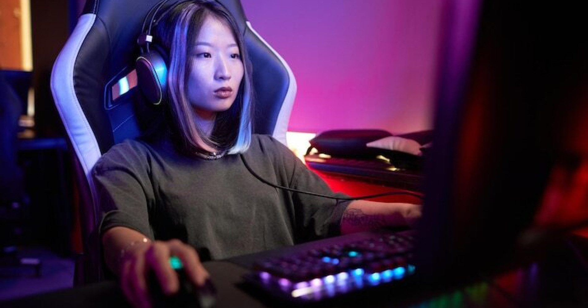 Duel Performa: Laptop Gaming Portabel atau PC Gaming Bertenaga? (Sumber gambar: Freepik) Duel Performa: Laptop Gaming Portabel atau PC Gaming Bertenaga? (Sumber gambar: Freepik)
