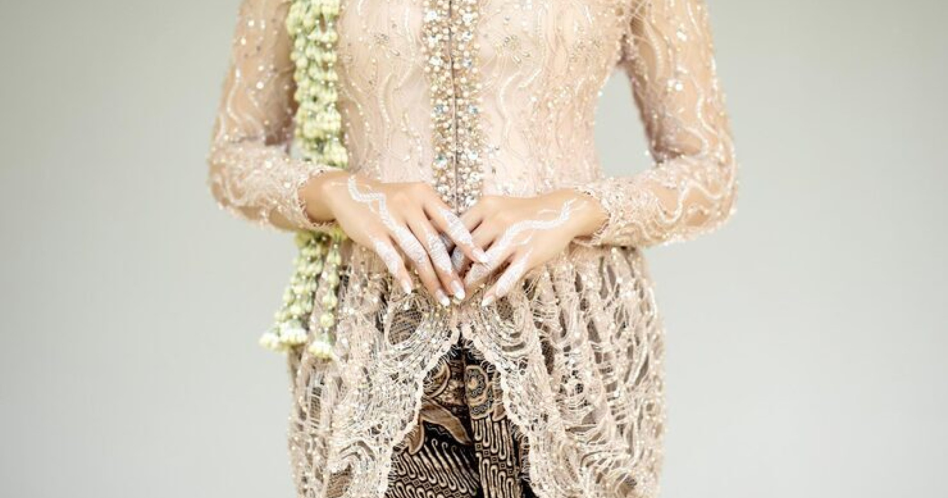 Memaknai kebaya di Hari Kebaya Nasional bersama generasi muda (Sumber gambar: Freepik) Memaknai kebaya di Hari Kebaya Nasional bersama generasi muda (Sumber gambar: Freepik)