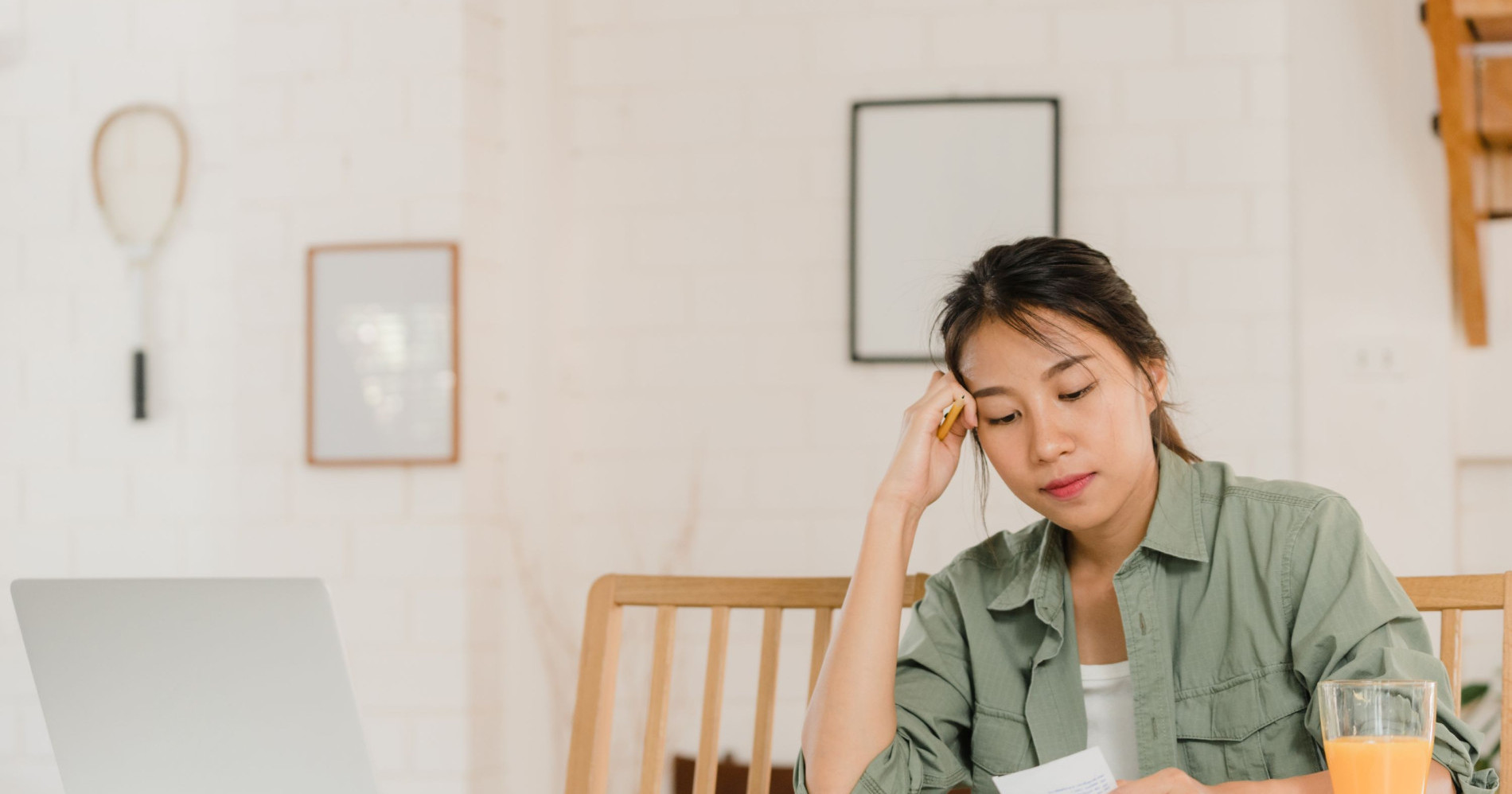 Ilsustrasi seorang perempuan yang sedang mengalami masalah transaksi finansial (Foto Freepik.com) Ilsustrasi seorang perempuan yang sedang mengalami masalah transaksi finansial (Foto Freepik.com)