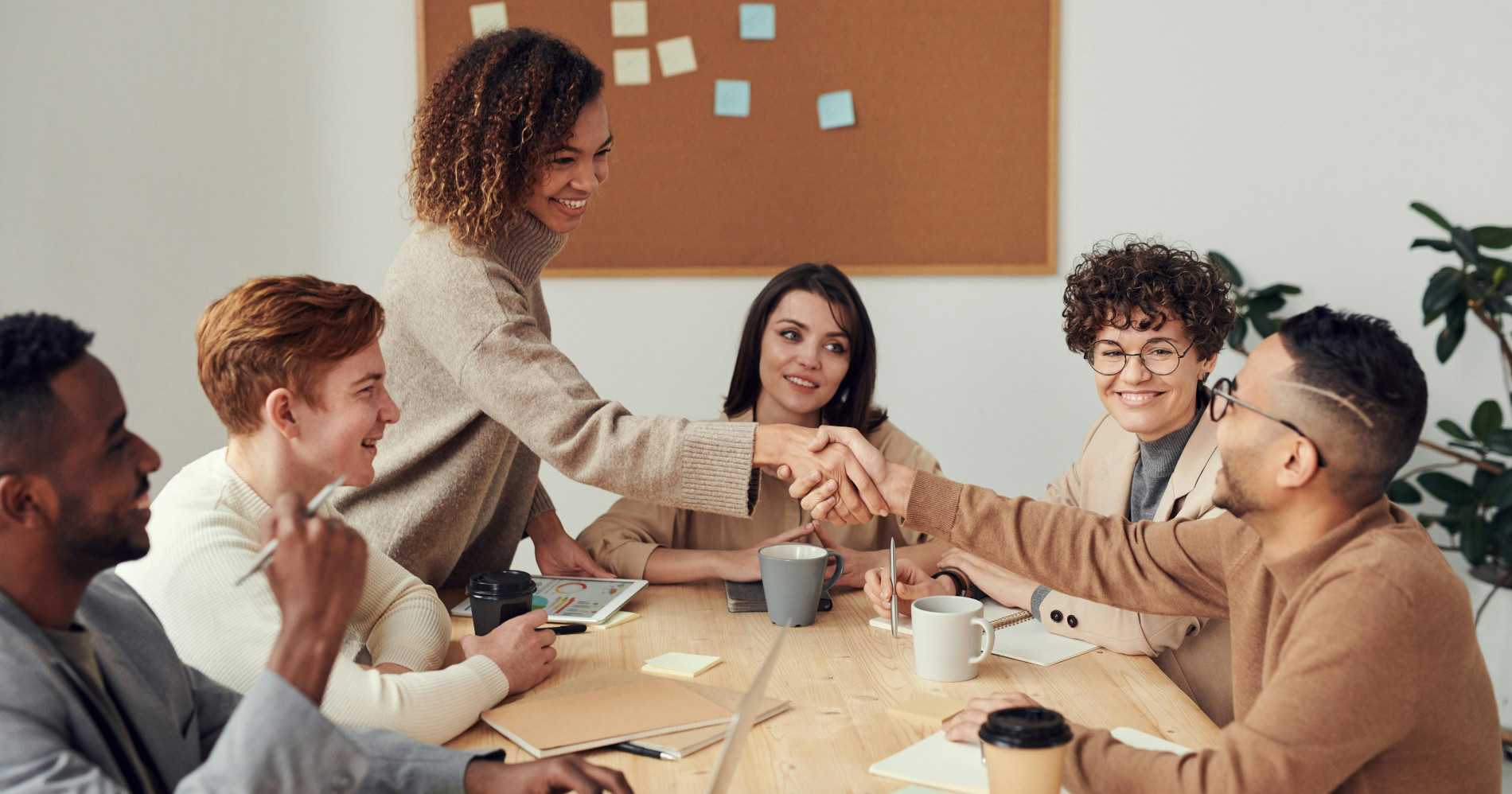 Cara hemat rayakan 17 Agustus di kantor (Sumber gambar: Pexels)