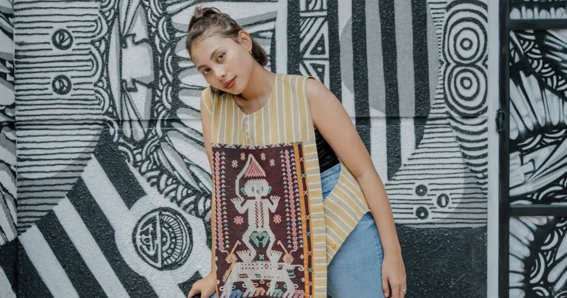 Inspirasi Gaya Batik Kekinian ala Sabuya (Sumber gambar: Instagram @sabuyaroom) Inspirasi Gaya Batik Kekinian ala Sabuya (Sumber gambar: Instagram @sabuyaroom)