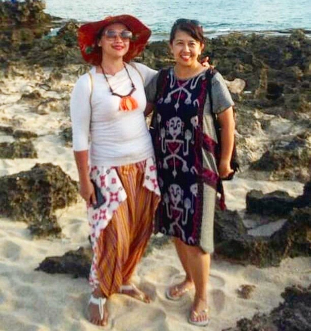 Mix and match batik dengan aksesoris kepala Mix and match batik dengan aksesoris kepala