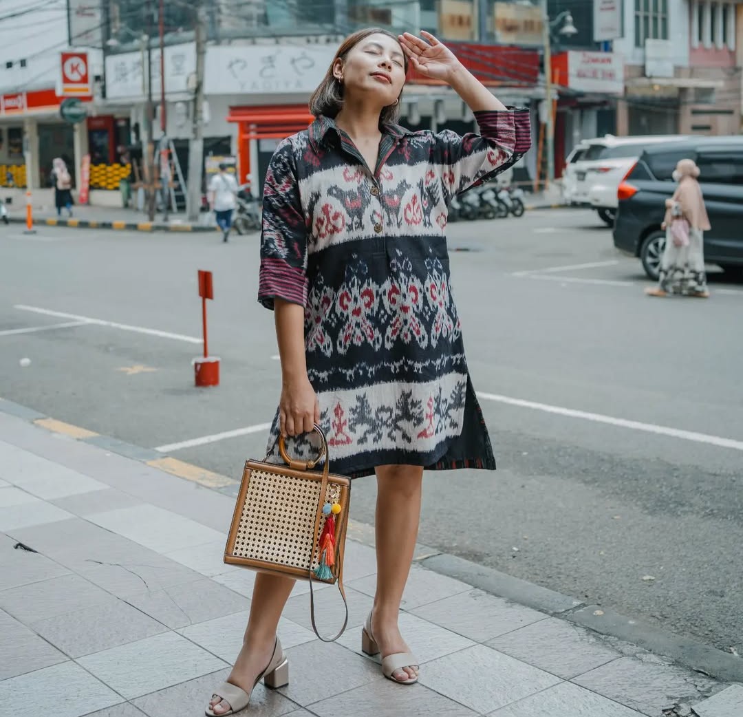 Mix and match batik Ala Sabuya dengan dress Mix and match batik Ala Sabuya dengan dress