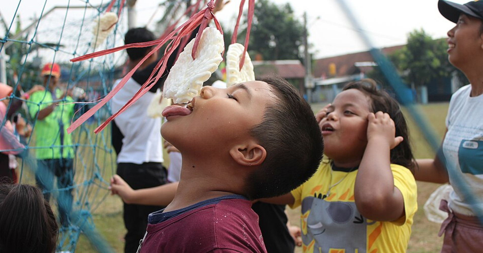 Ilustrasi Lomba Makan Kerupuk 17 Agustus (Foto Wikimedia Commons) Ilustrasi Lomba Makan Kerupuk 17 Agustus (Foto Wikimedia Commons)