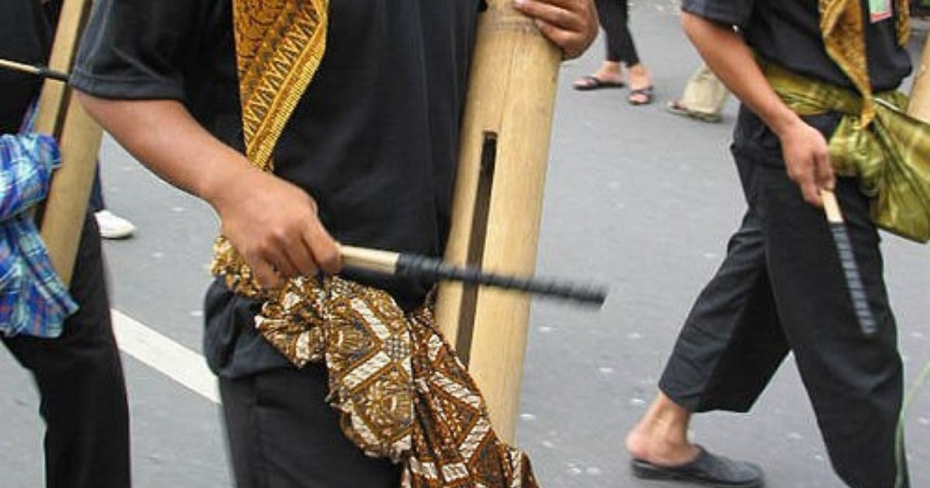 Lomba Kentongan yang unik dan ikonik. Sumber foto dari Wikimedia Commons