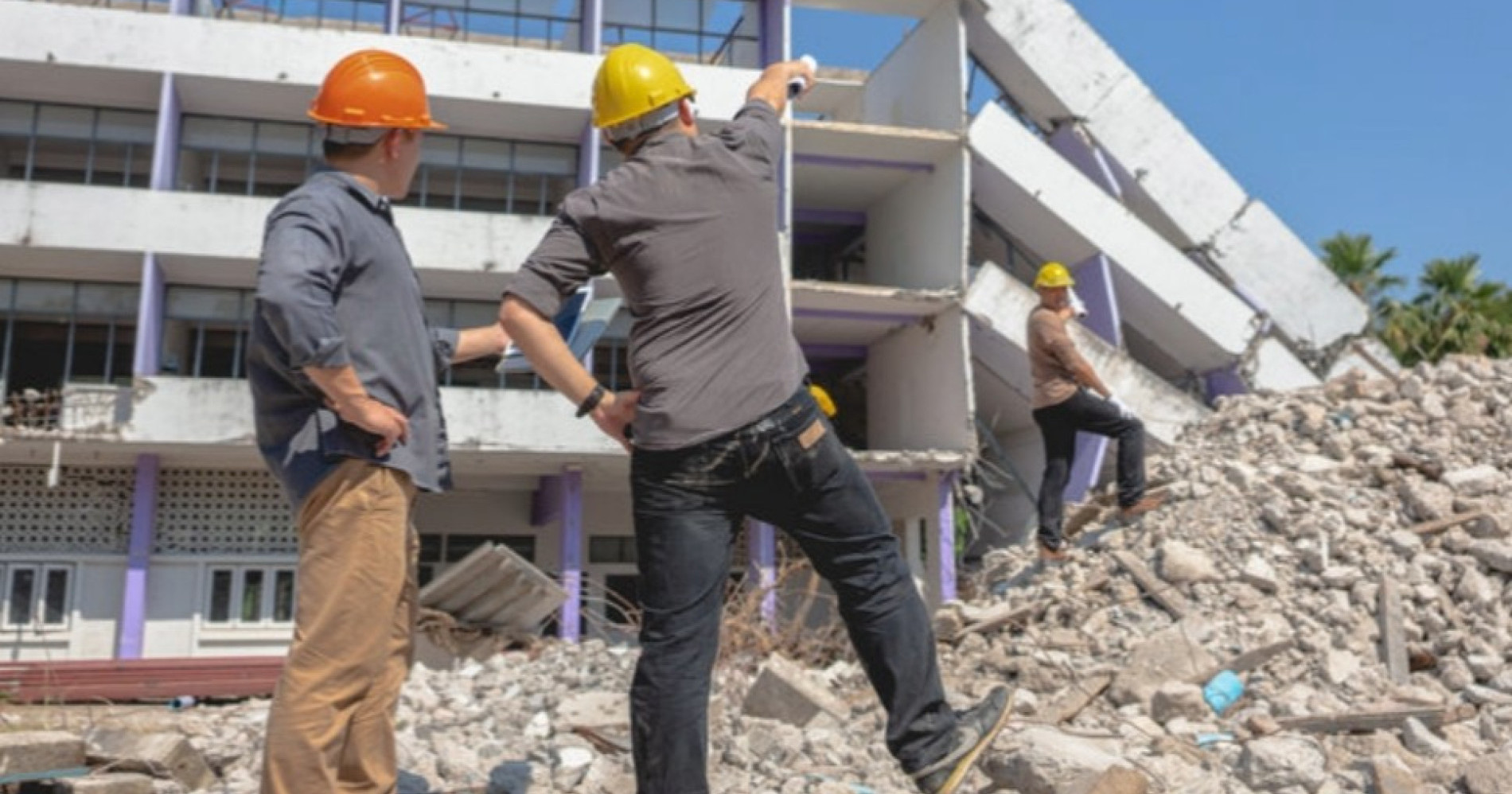 5 Tips Mempersiapkan Dana Darurat Bencana Gempa Bum. Sumber Gambar Adobe Express i