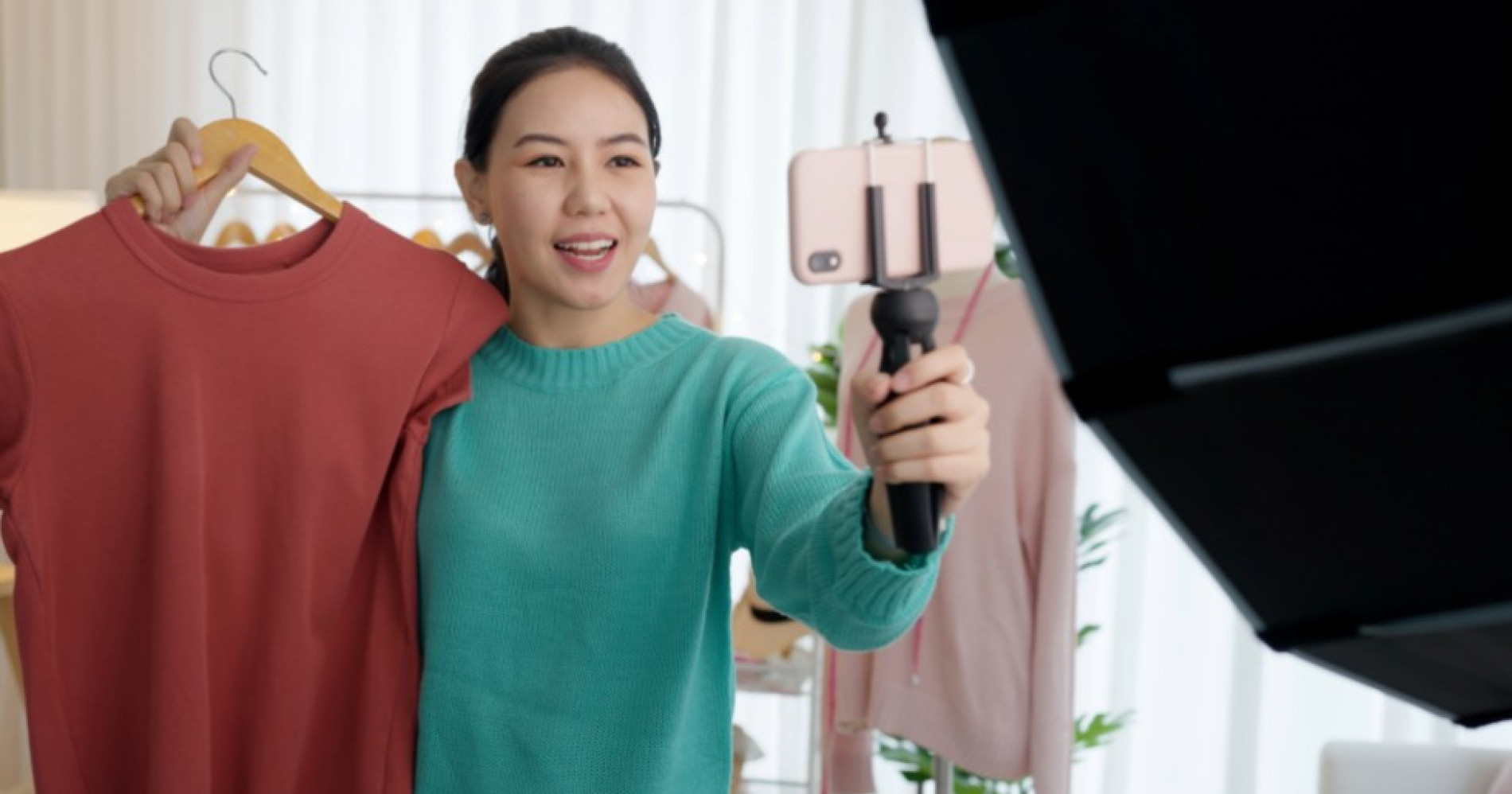 Fitur Live TikTok Mati, 5 cara  Menyiasati bagi Pelaku Usaha. Sumber Gambar Adobe Express