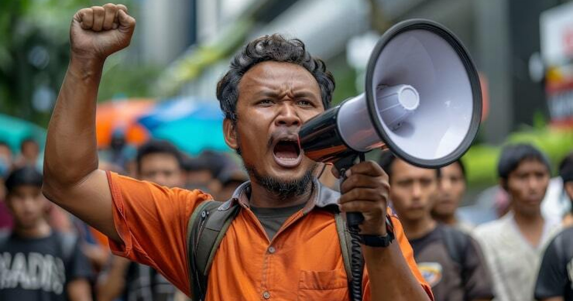 Ilustrasi warga berorasi dengan semangat sebagai wujud penyampaian aspirasi (Sumber gambar: Freepik) Ilustrasi warga berorasi dengan semangat sebagai wujud penyampaian aspirasi (Sumber gambar: Freepik)