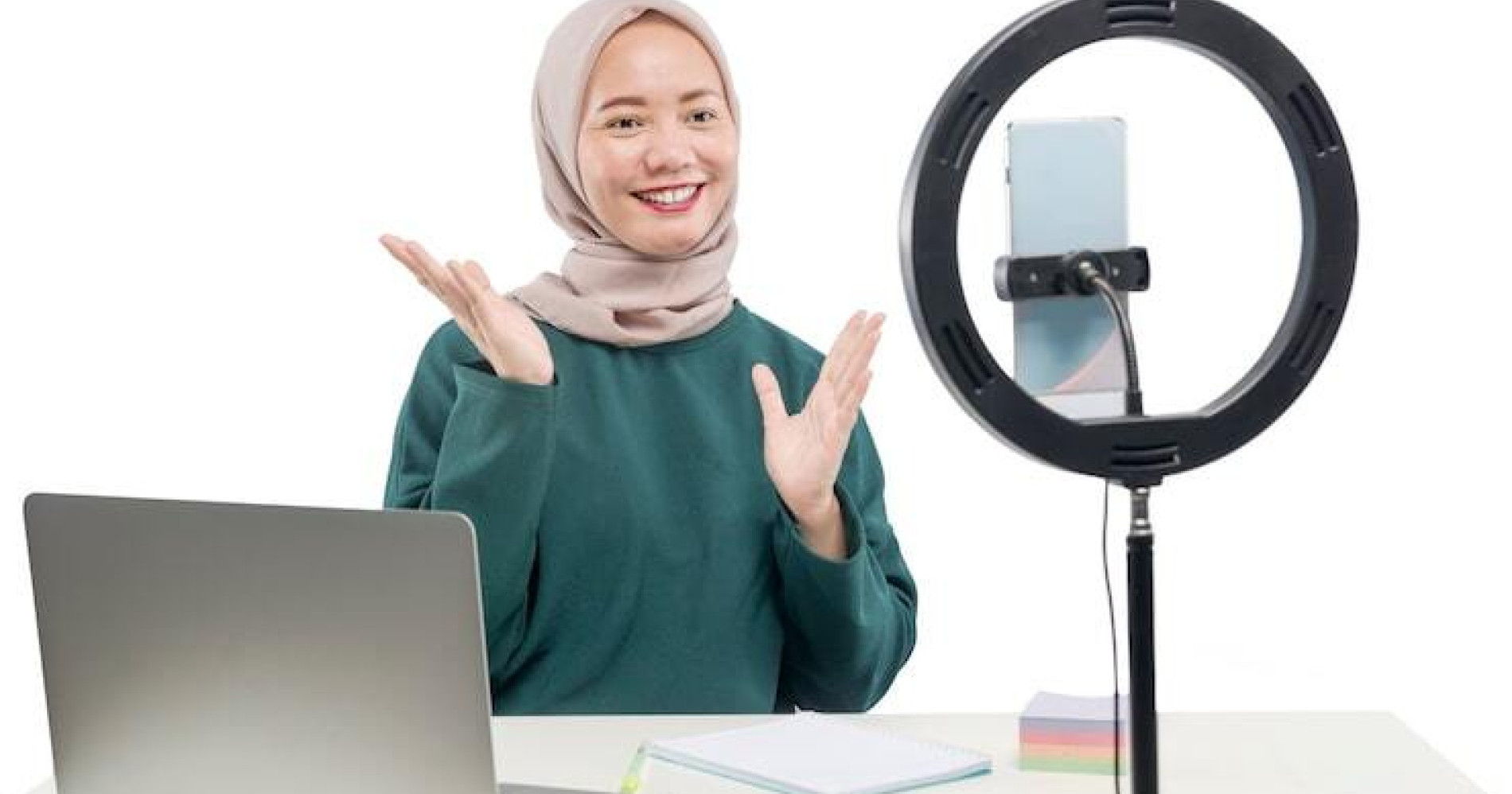 Ilustrasi pelaku usaha online tetap semangat promosi meski tanpa fitur TikTok Live (Sumber gambar: Freepik) Ilustrasi pelaku usaha online tetap semangat promosi meski tanpa fitur TikTok Live (Sumber gambar: Freepik)