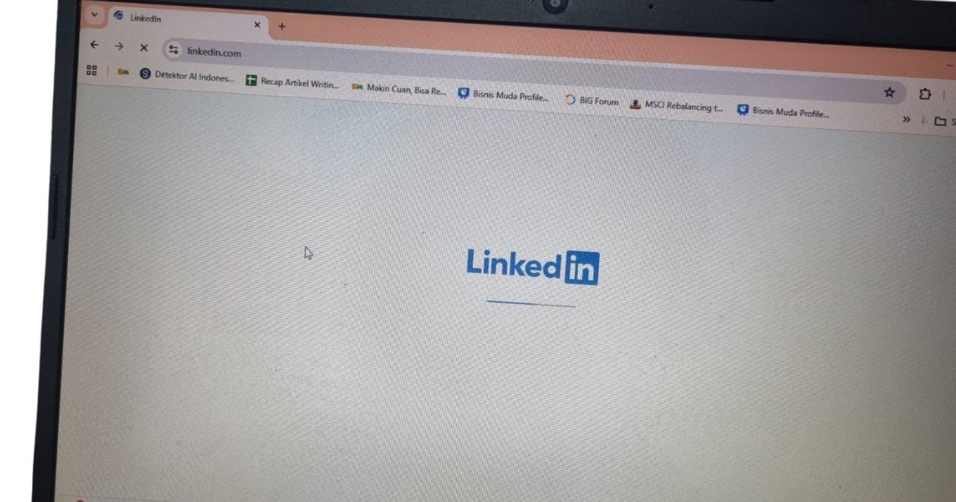 Ilustrasi membuka LinkedIn (Foto Dokumen Bisnis Muda) Ilustrasi membuka LinkedIn (Foto Dokumen Bisnis Muda)