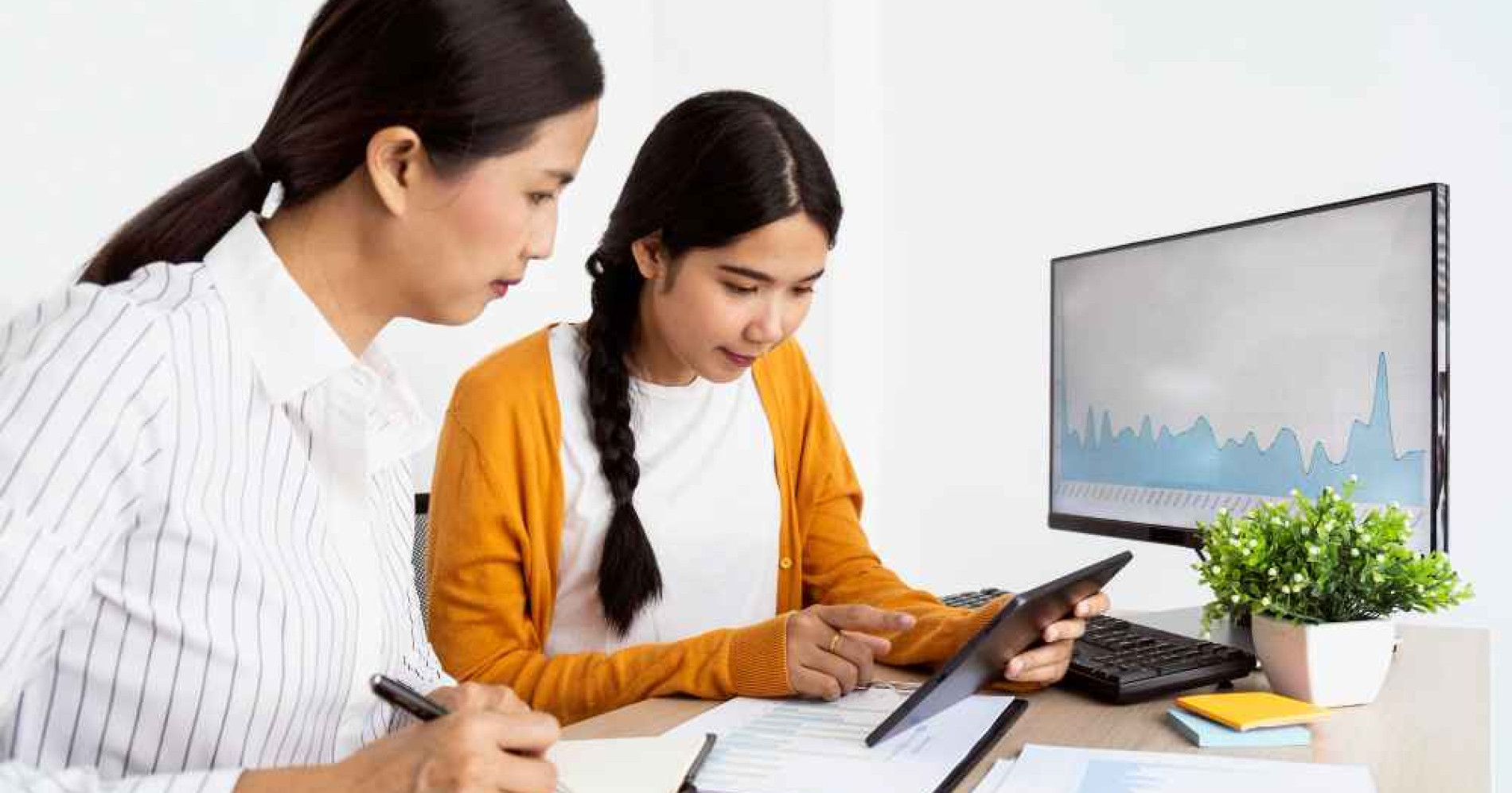 Ilustrasi orang ingin switch career dari pekerja kantoran jadi pebisnis (Foto Freepik.com)