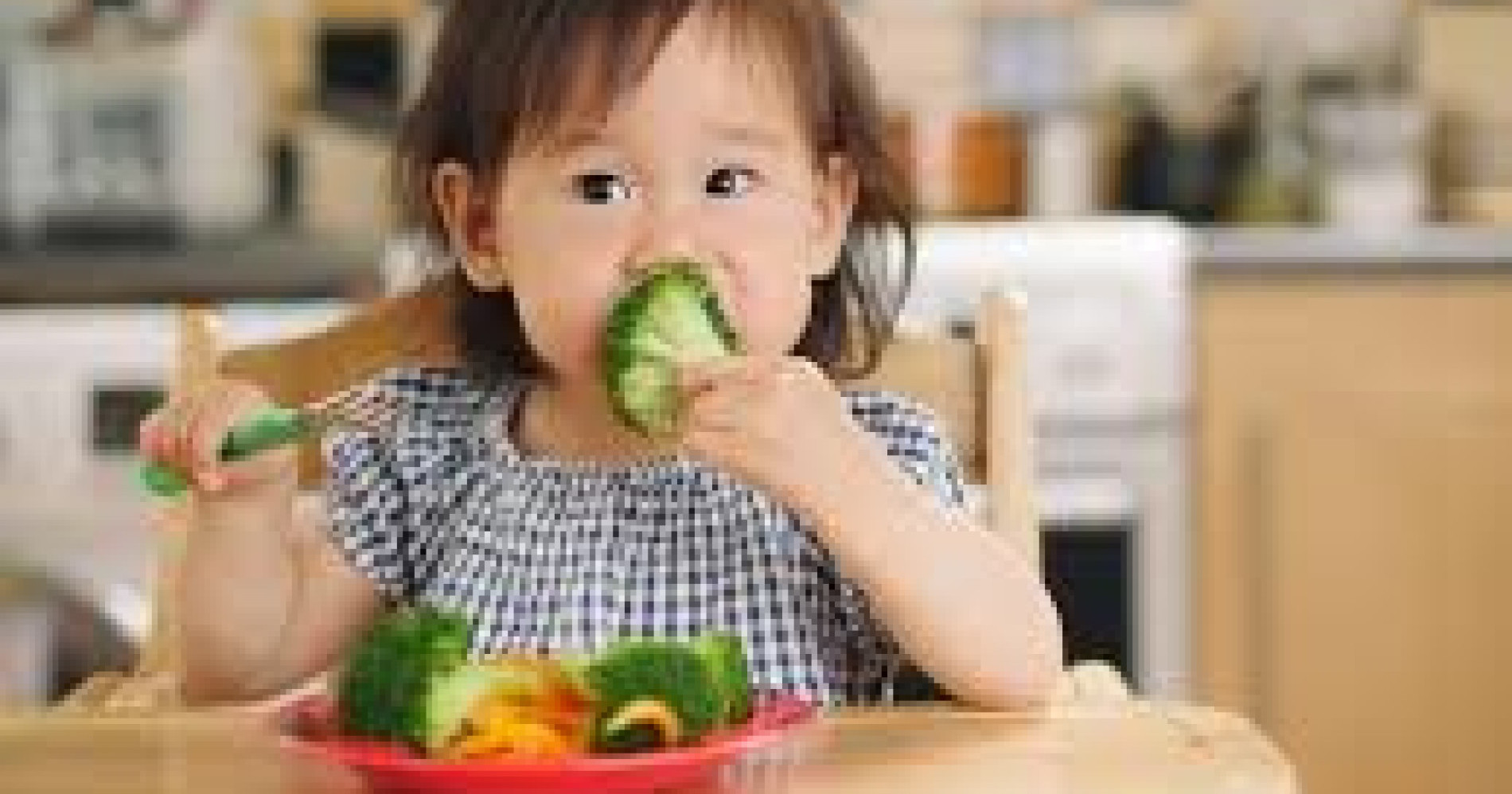 Anak sehat dengan makanan bergizi (Sumber: hellosehat.com)