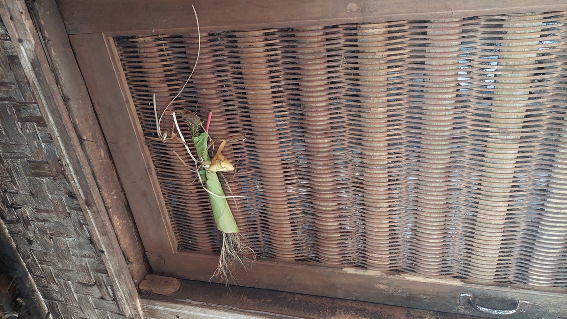 Anyaman sasag memilili filosofi dalam struktur rumah Kampung Naga [Dokumentasi Pribadi]