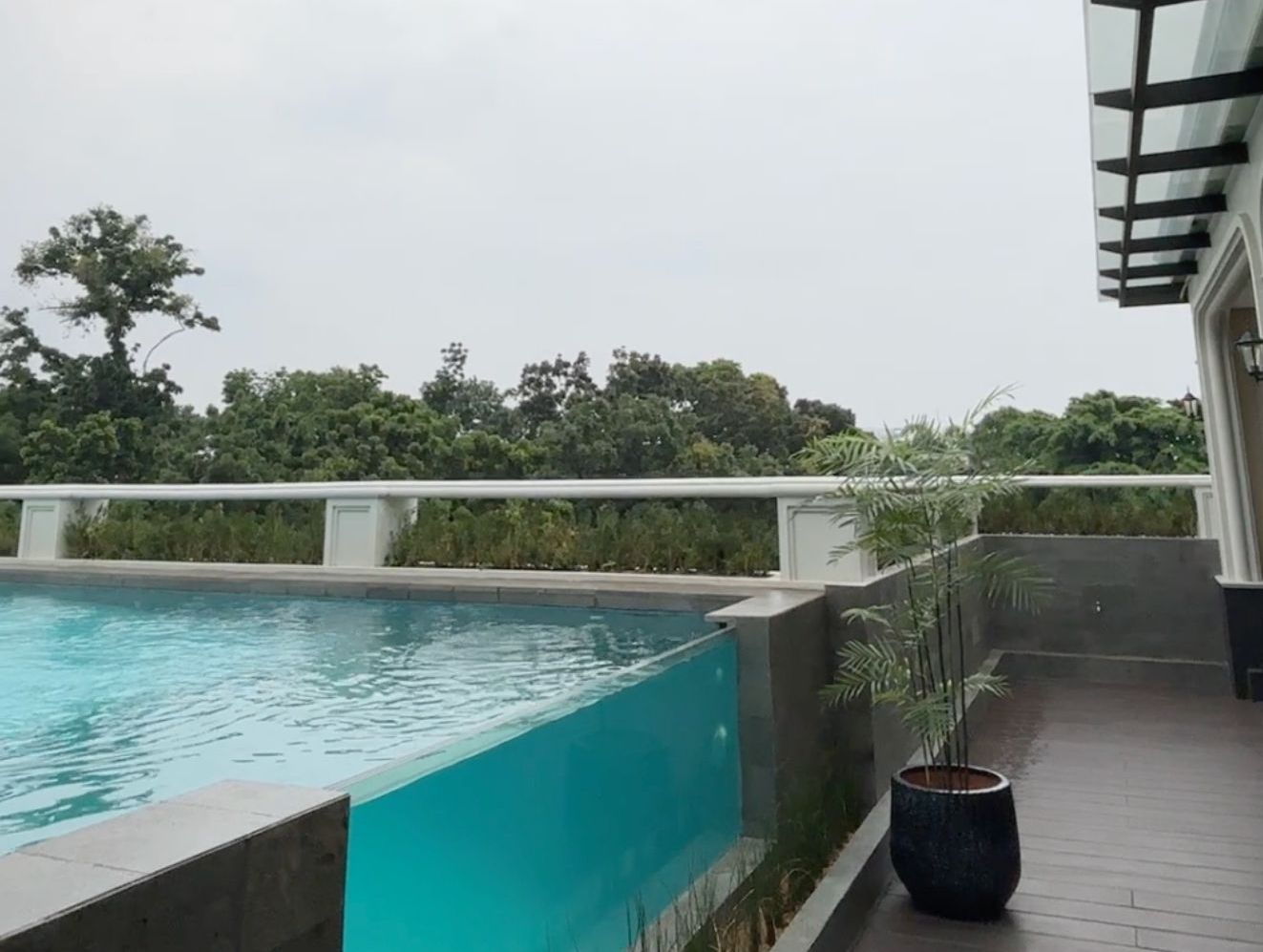 Kolam renang di rooftop (Dok. Elsya Rizkia)