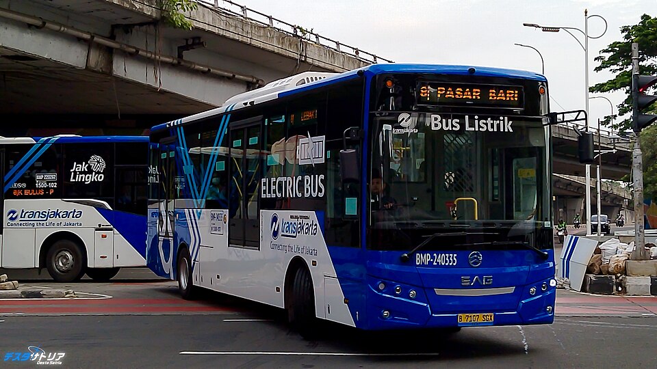 Apa faktor penyebab tarif TransJakarta naik? [Sumber: Wikimedia Commons]