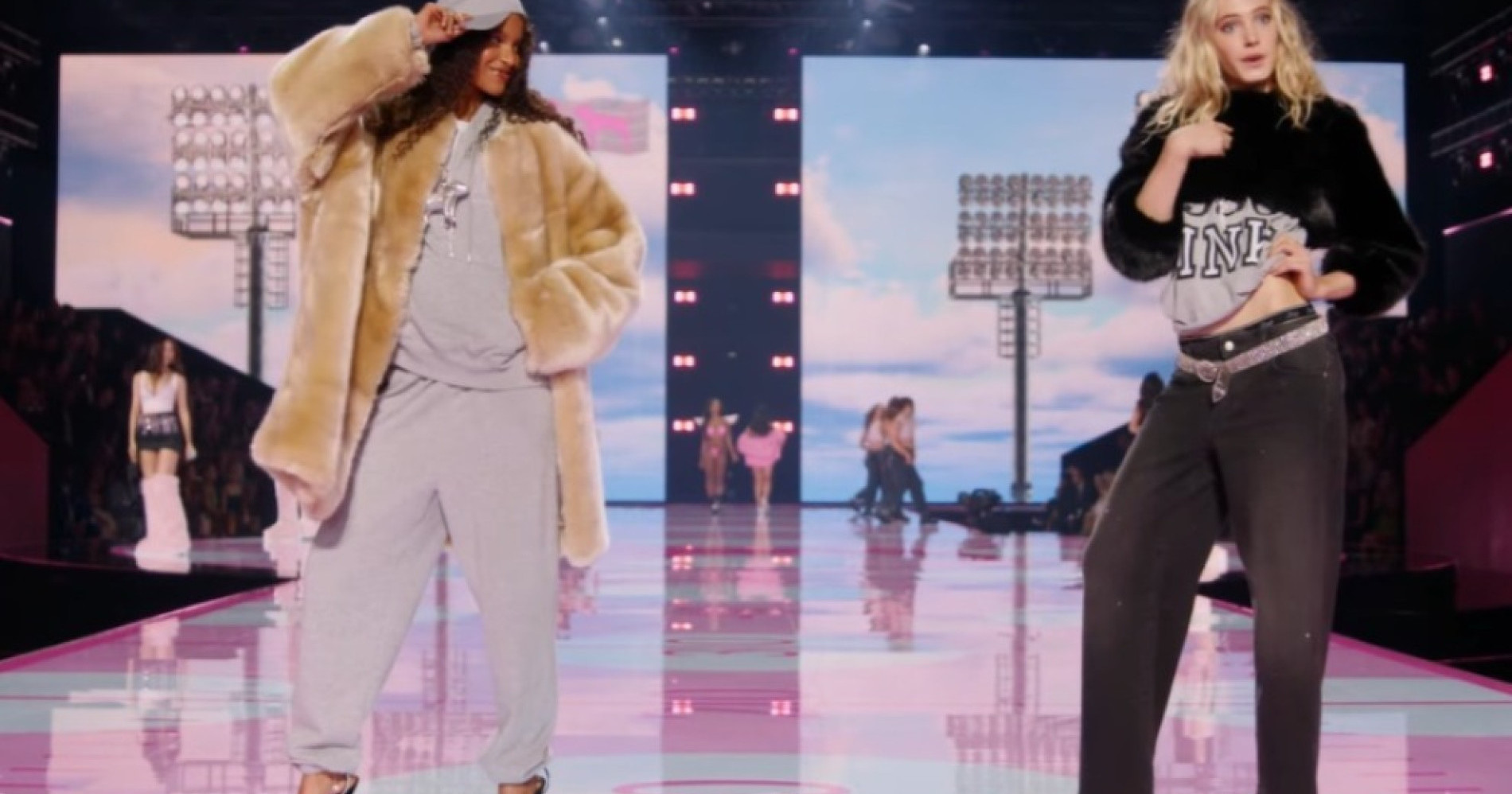 Fashion Show Victoria's Secret 2025 (Foto Tangkapan Layar Youtube Victoria's Secret) Fashion Show Victoria's Secret 2025 (Foto Tangkapan Layar Youtube Victoria's Secret)