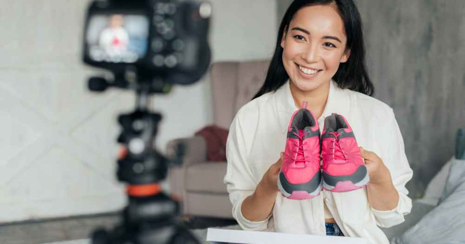 Influencer effect, kira-kira gimana ya cara promosi cuan buat UMKM? (Foto Freepik.com)