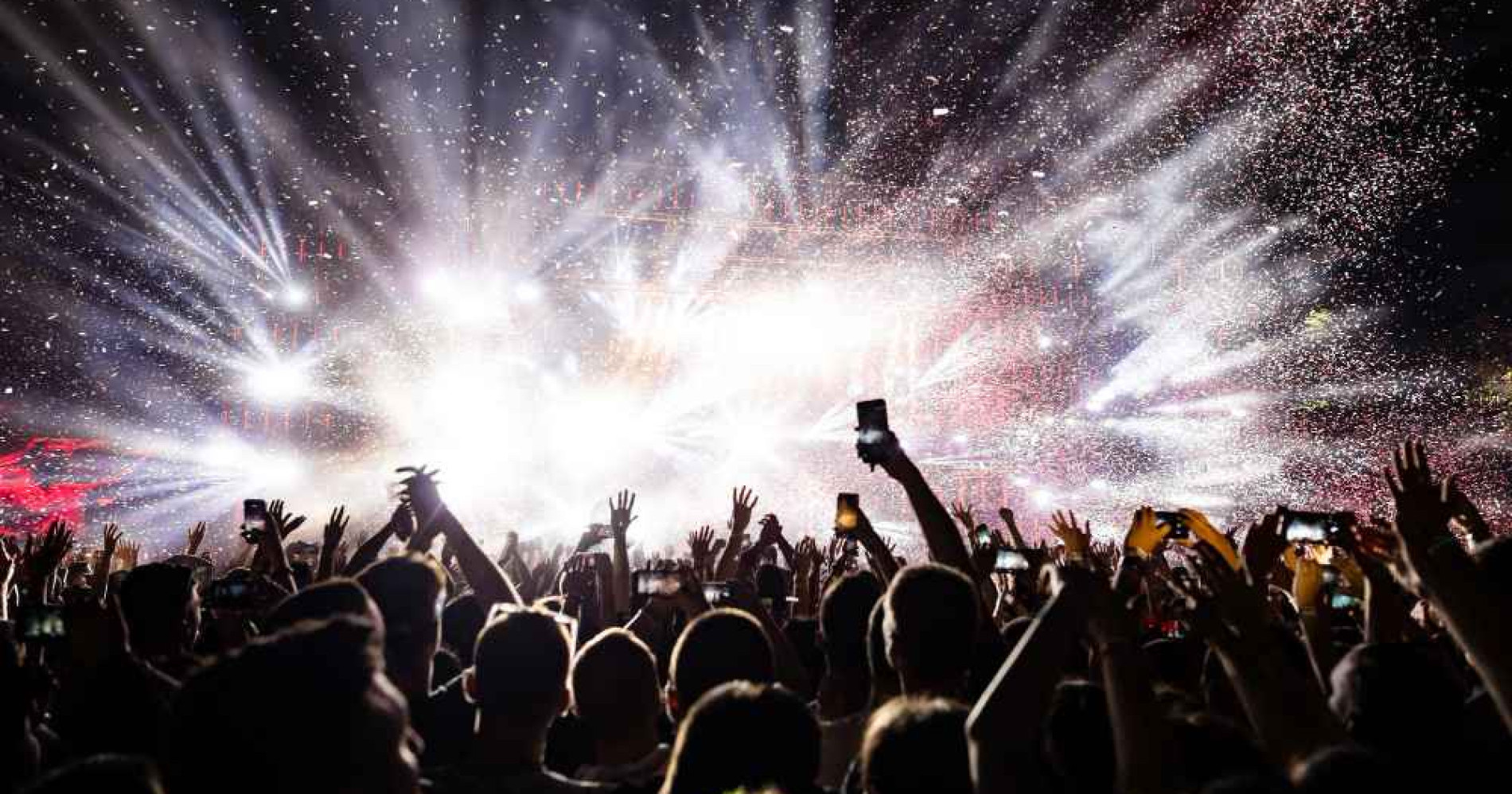 Ilustrasi sedang menonton konser (Foto Freepik.com) Ilustrasi sedang menonton konser (Foto Freepik.com)