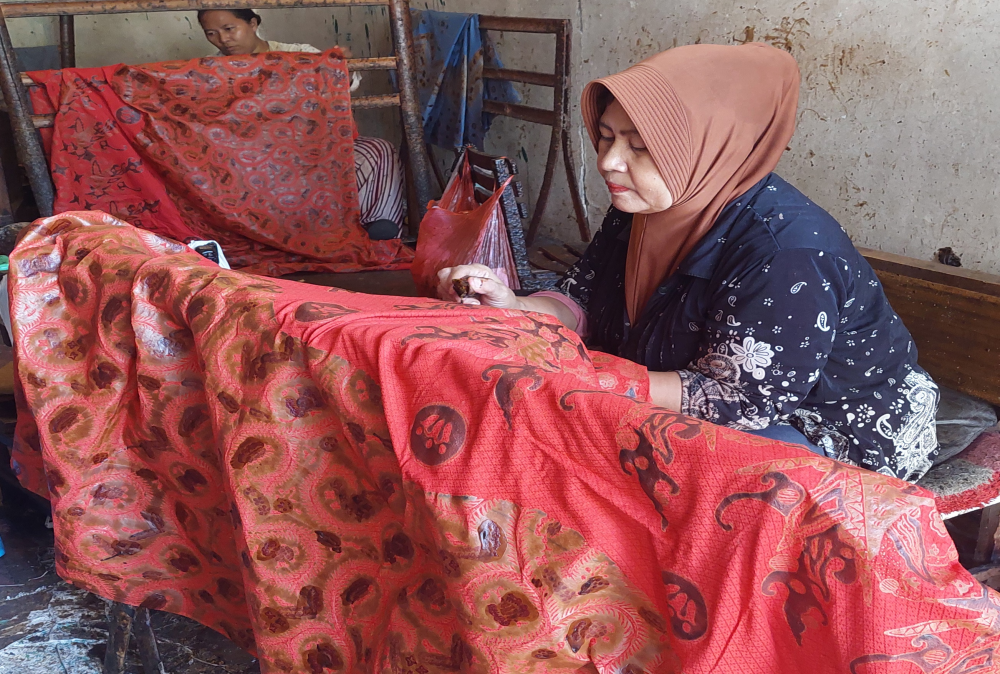 Pahlawan fashion Indonesia: pengrajin batik di Indramayu [Dokumentasi Pribadi]
