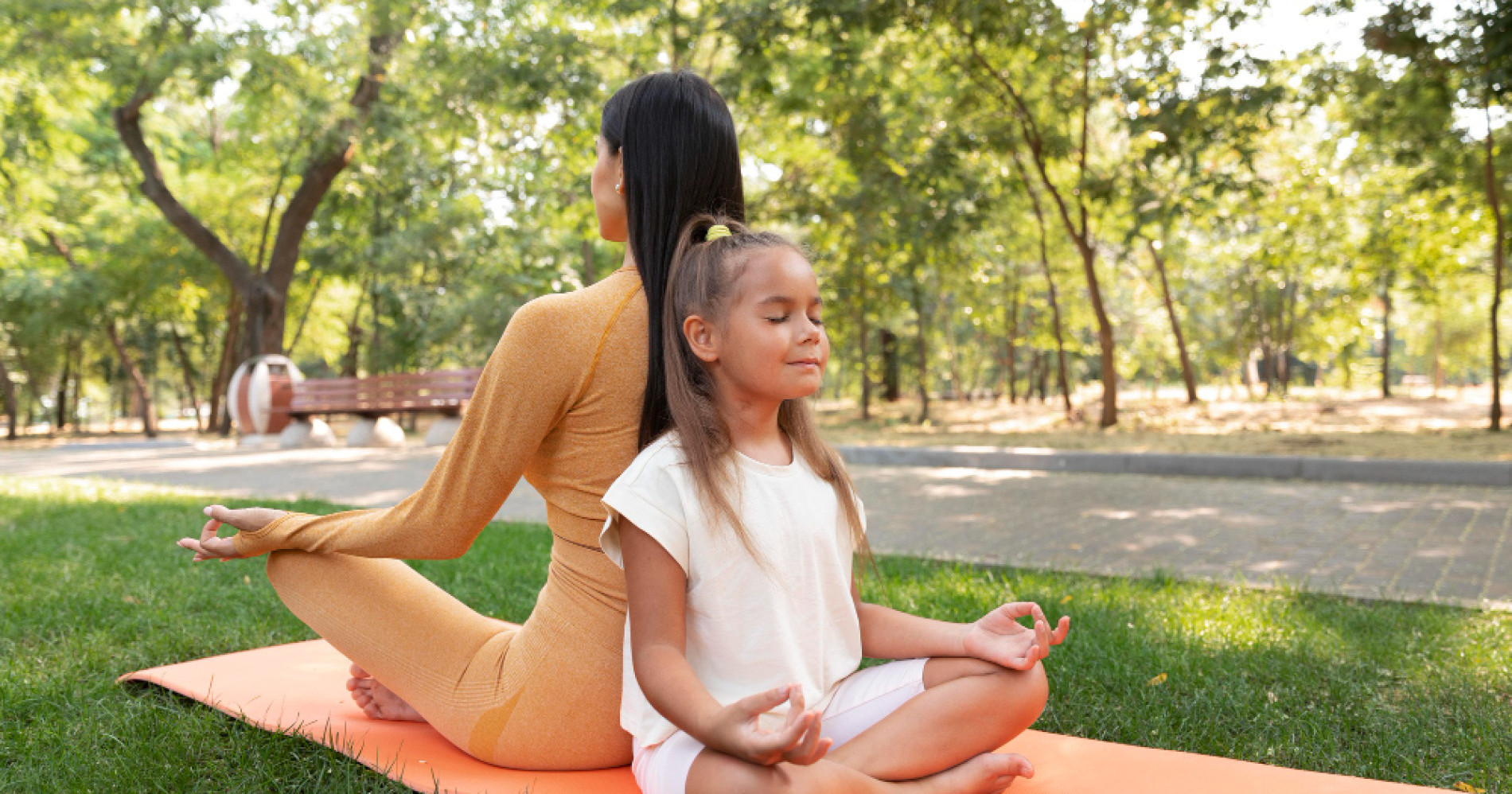 Ilustrasi yoga untuk anak (Sumber gambar : freepik.com)