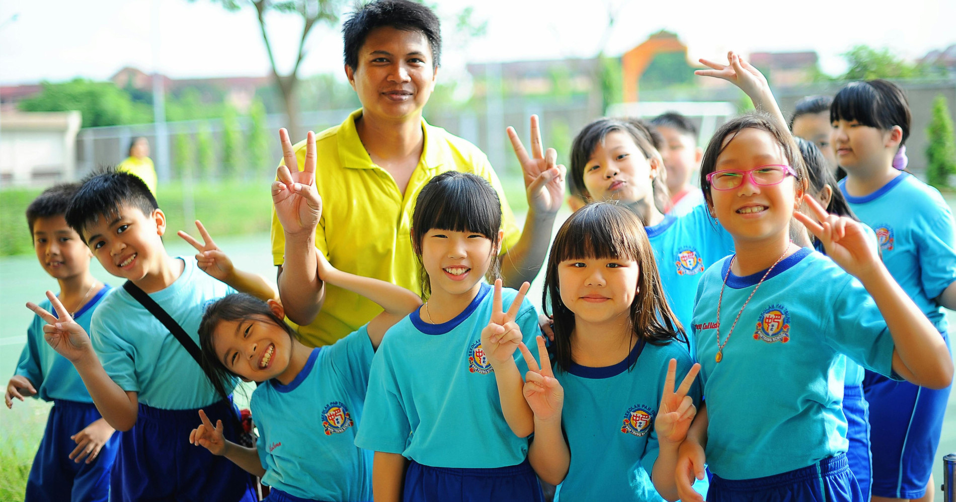 Kebersamaan guru dan murid (Sumber gambar: Pexels)