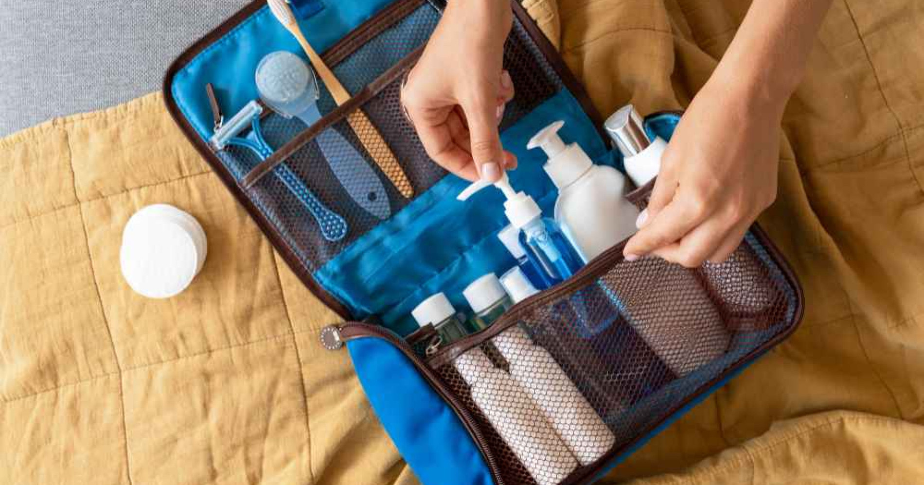 Ilustrasi emergency bag yang harus kamu siapkan (Foto Freepik.com)