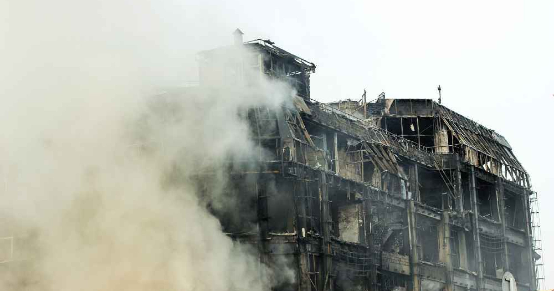 Ilustrasi gedung sedang mengalami musibah kebakaran (Foto Freepik.com)