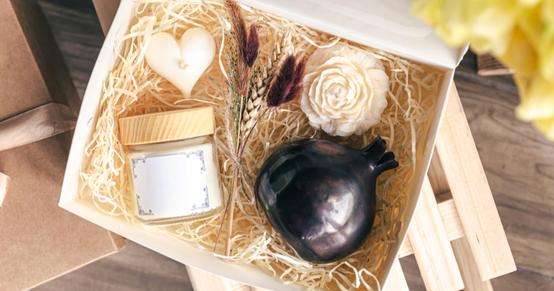 Ilustrasi hampers menjelang natal dan tahun baru (Sumber gambar : freepik.com)