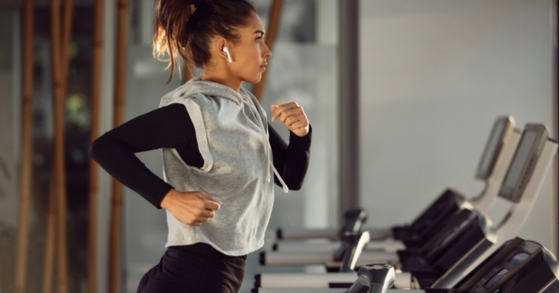 Stop Stres, Mulai Bahagia! 5 Kiat Olahraga Teratur Tanpa Beban. Sumber gambar Adobe Express