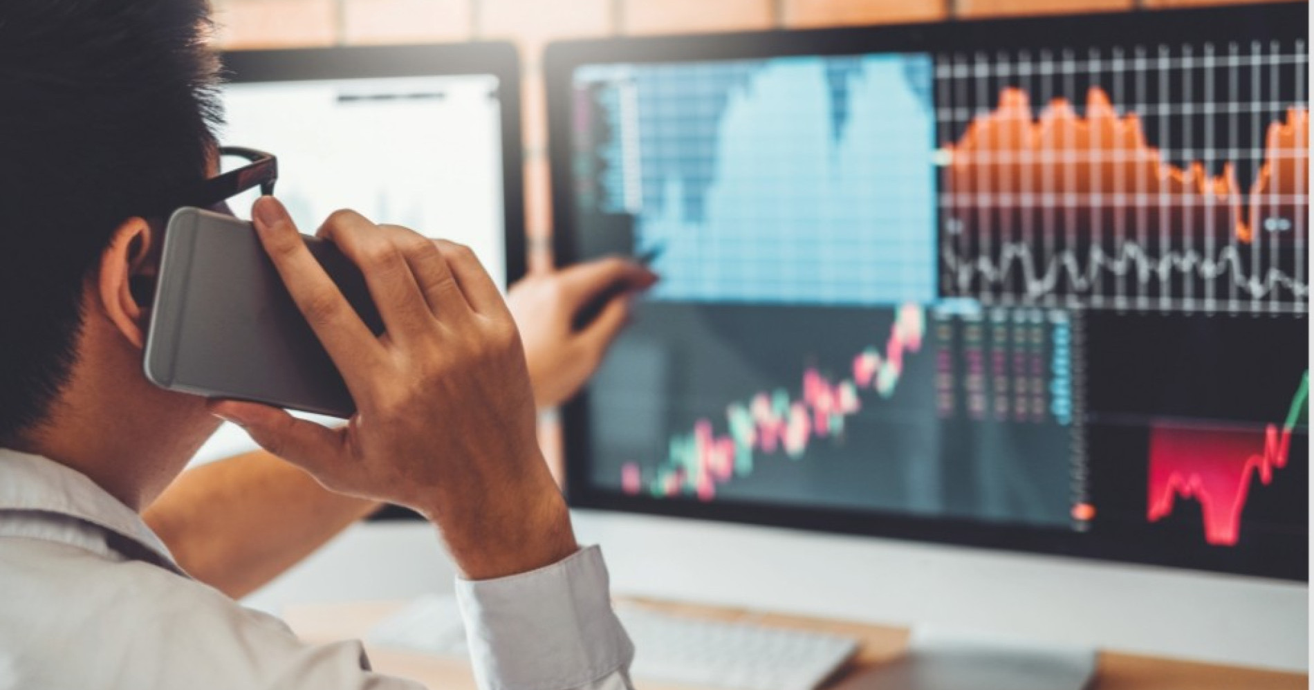 5 Strategi Cuan Manfaatkan Window Dressing dan Santa Claus Rally. Sumber Gambar Adobe Express