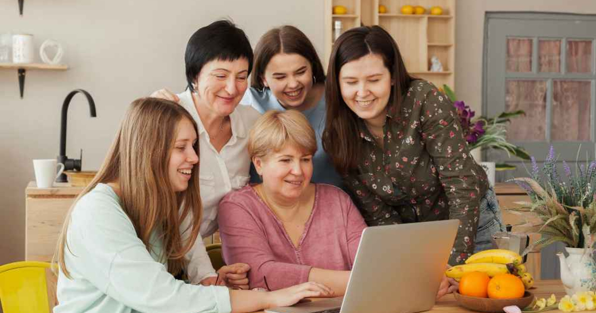 Ilustrasi Komunitas Ibu Hebat (Foto Freepik.com)