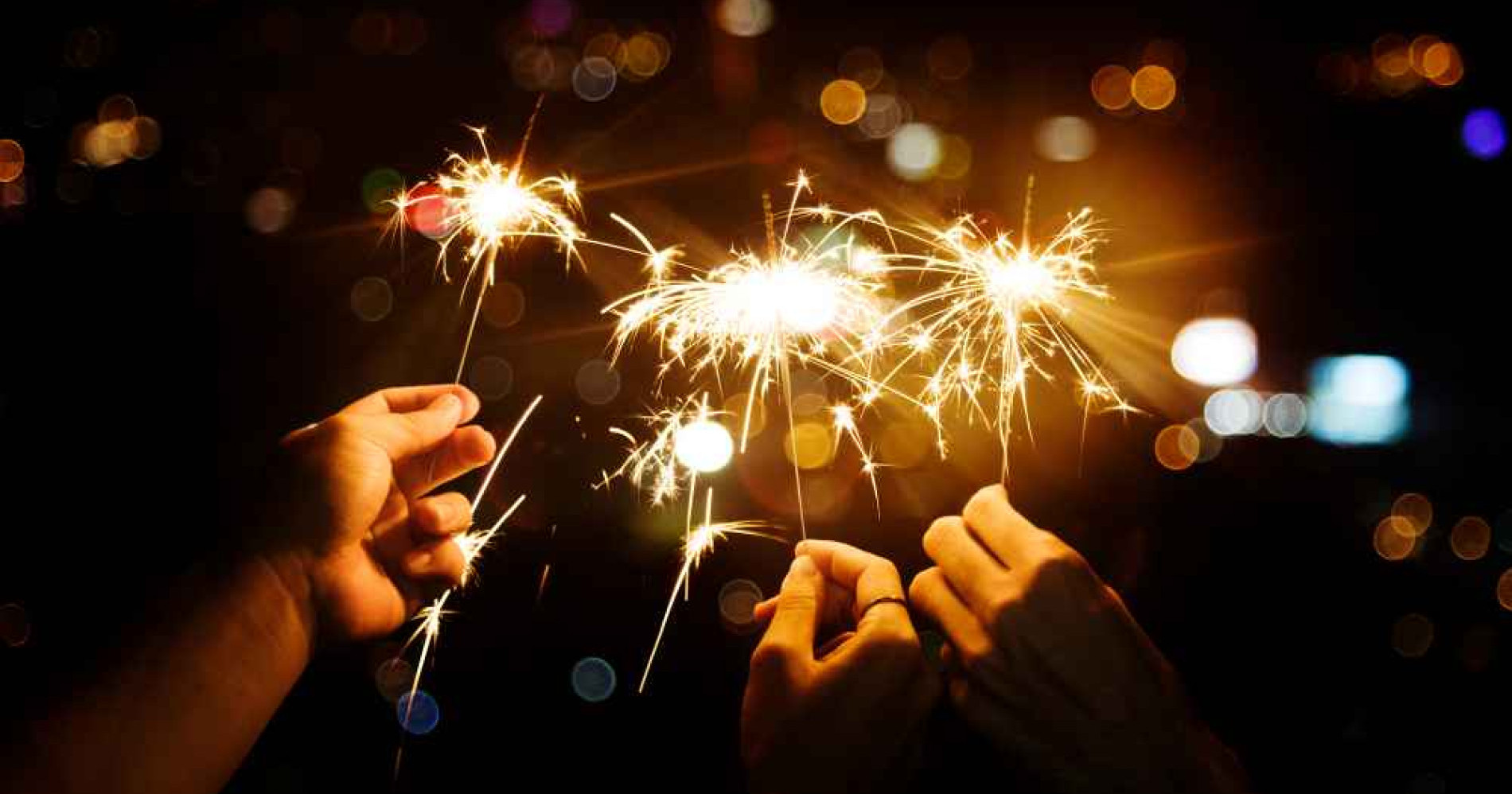 Ilustrasi sedang merayakan tahun baru (Foto Freepik.com)