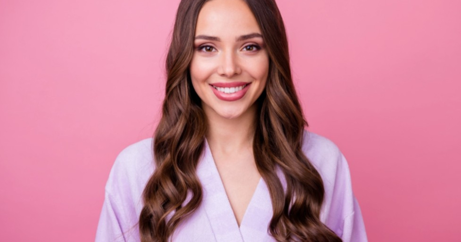 7 Tips Menggunakan Tata Rias dan Reapply Sunscreen untuk Tipe Kulit Berminyak. Sumber Gambar Adobe Express