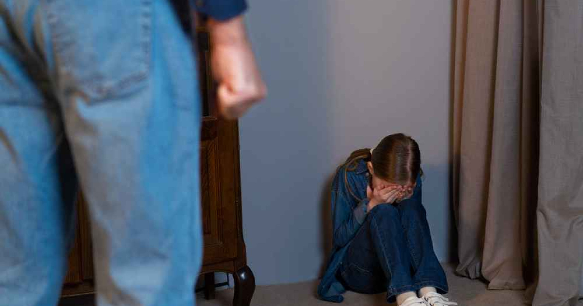 Ilustrasi anak sedang mengalami child grooming (Foto Freepik.com)