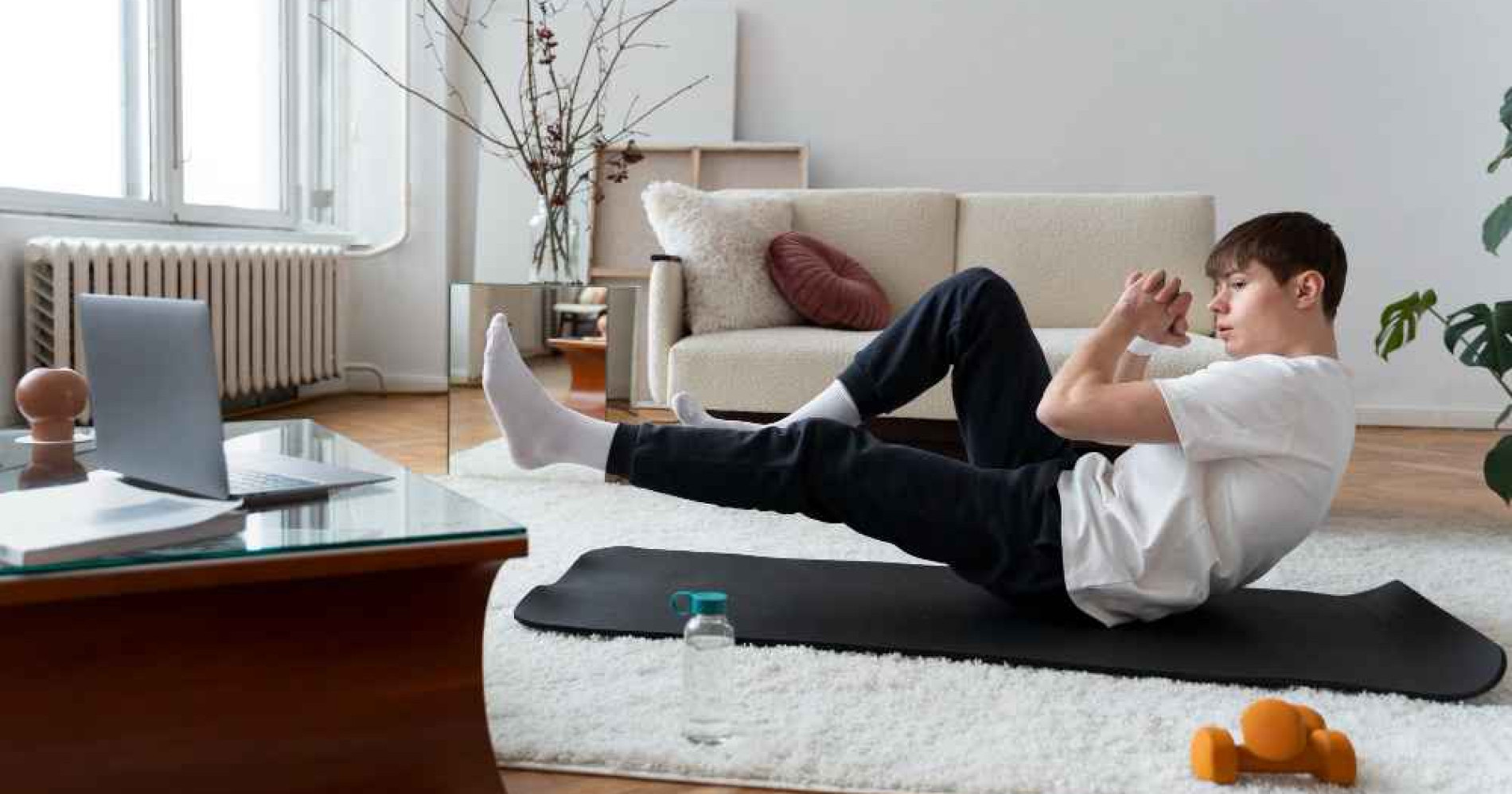 Olahraga Indoor saat musim hujan (Sumber: Freepik.com)