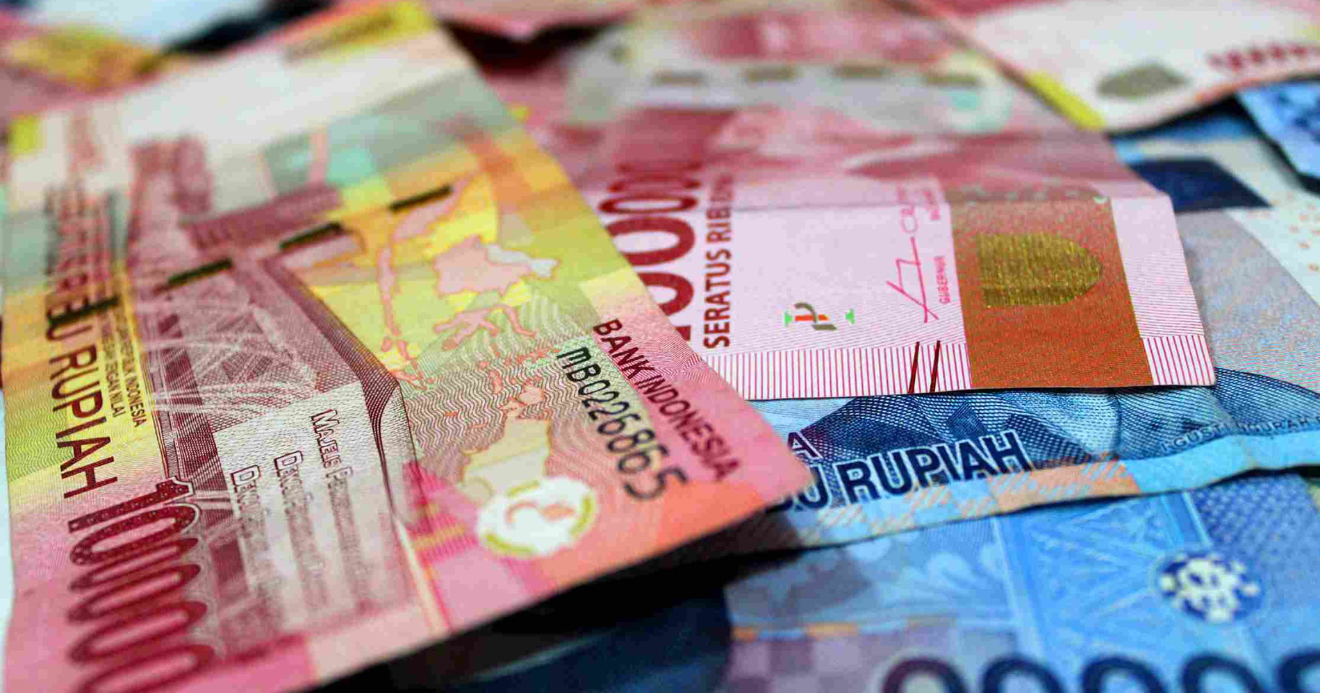 Ilustrasi uang rupiah pecahan seratus dan lima puluh ribu (Foto pxhere.com)