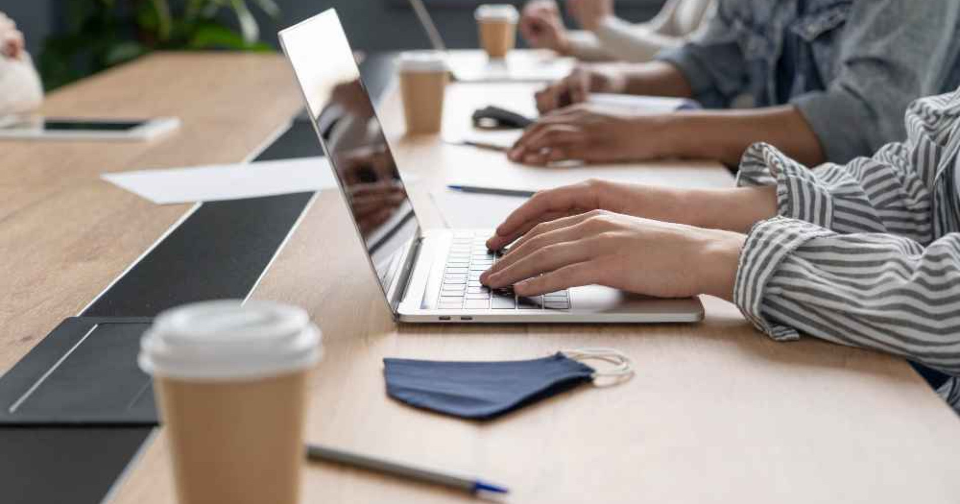 Ilustrasi orang sedang bekerja (Foto Freepik.com)