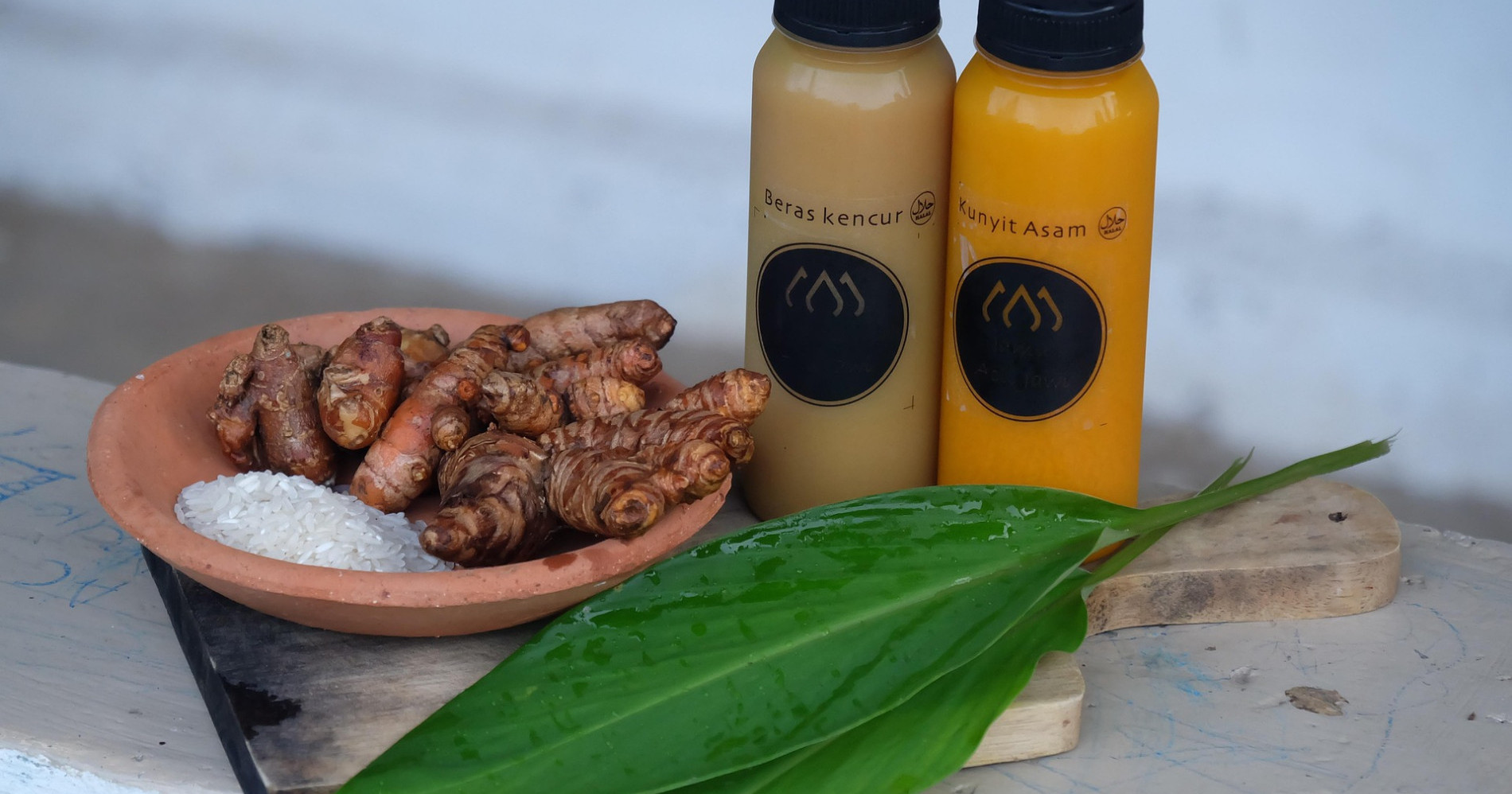 sumber : https://pixabay.com/id/photos/jamu-kunyit-asem-jamu-kunyit-jahe-5089373/