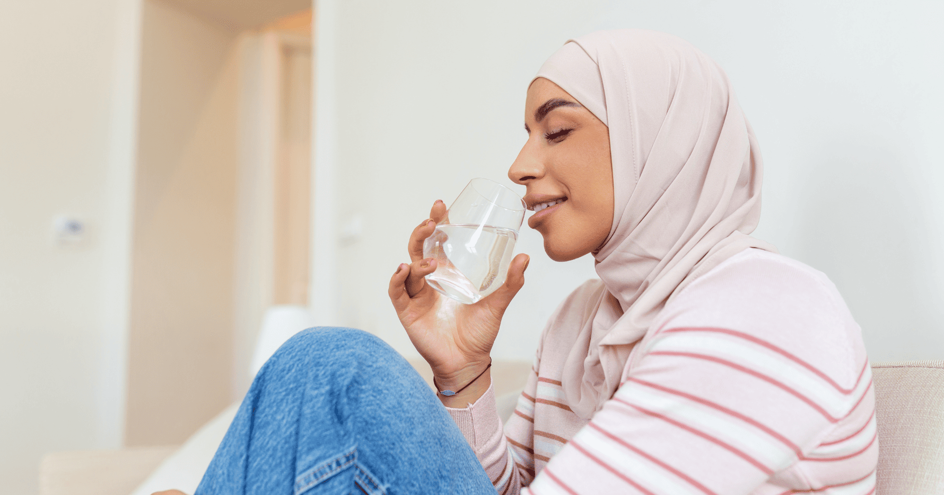 Menjalani ibadah Puasa di bulan suci Ramadhan (Sumber: Freepik.com)