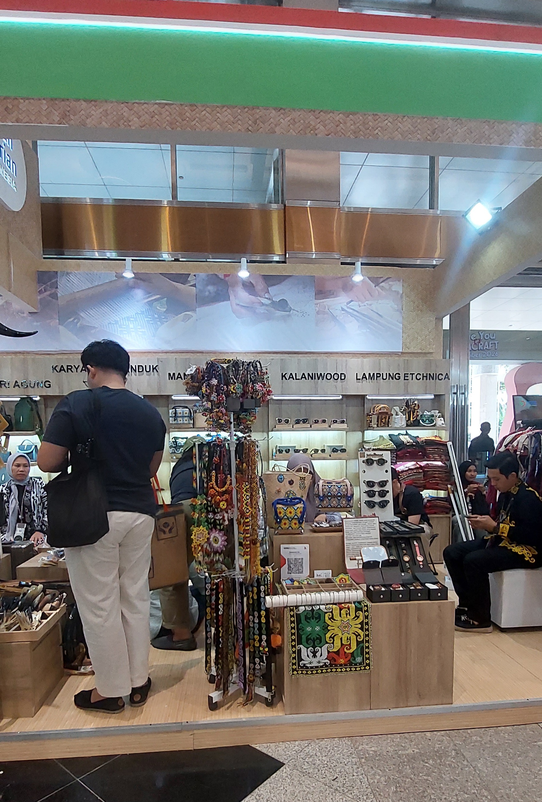 Stand Kementerian Perindustrian Kalani Wood