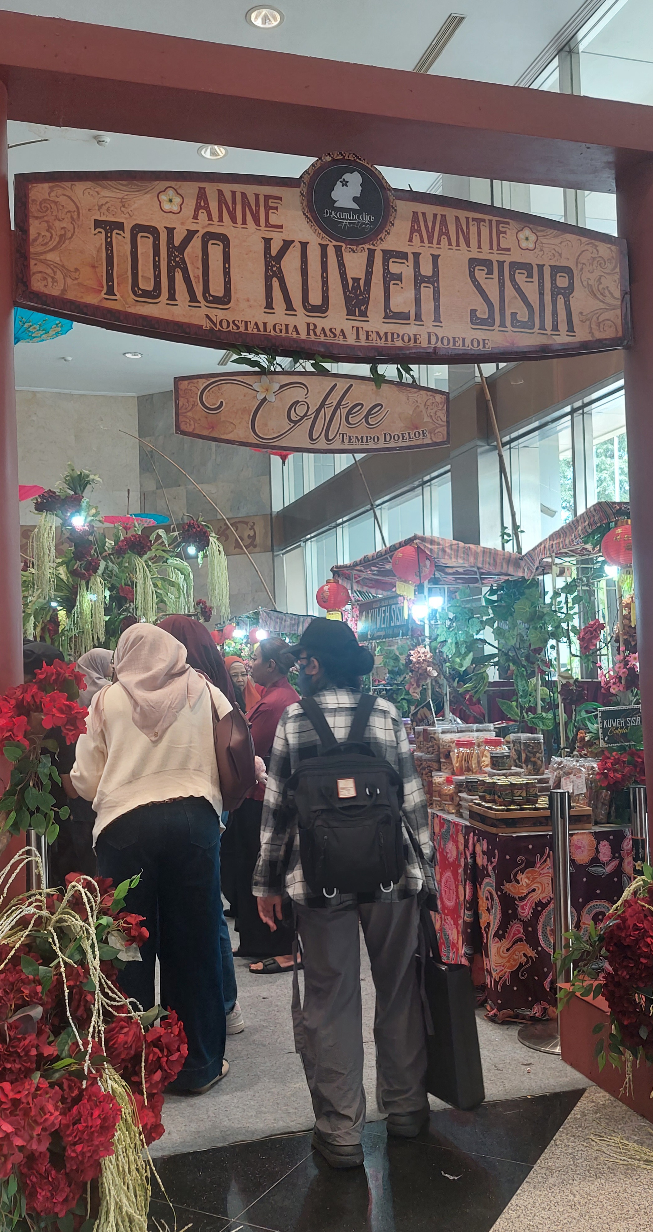 Dekorasi stand Toko Anne Avantie