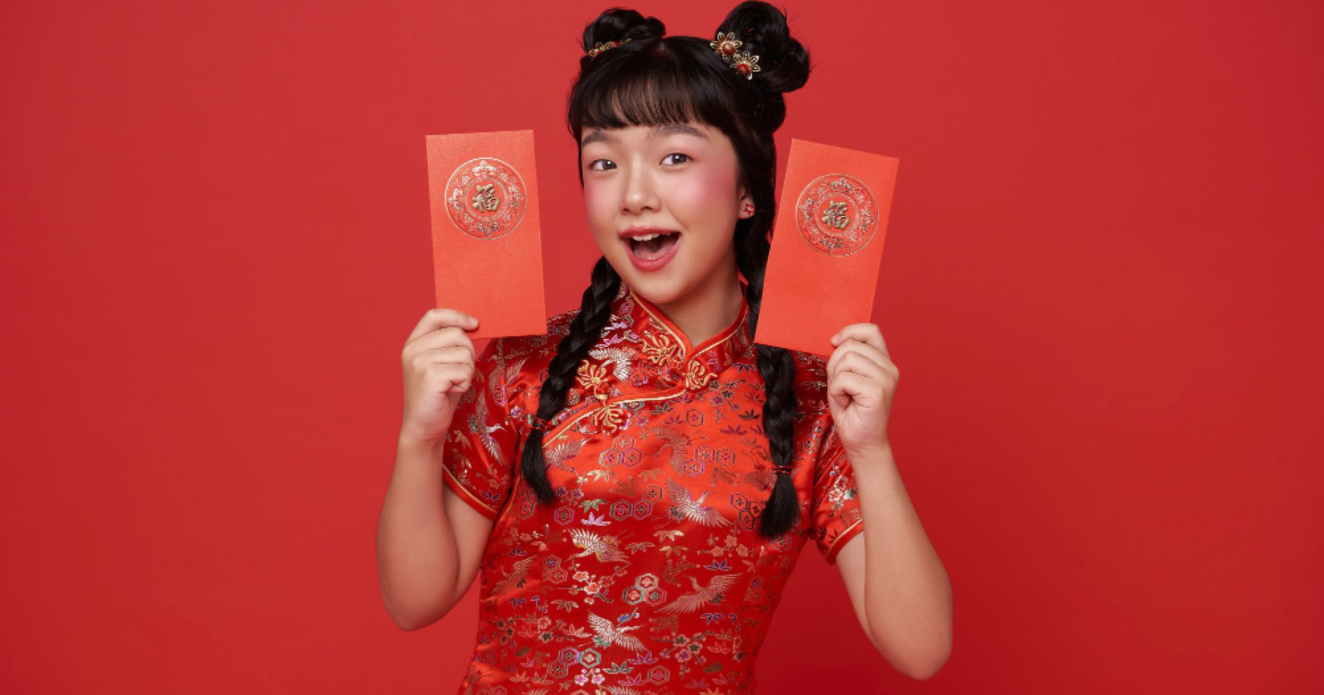 Ilustrasi mendapatkan angpao dari keluarga ketika perayaan imlek (Foto Freepik.com)