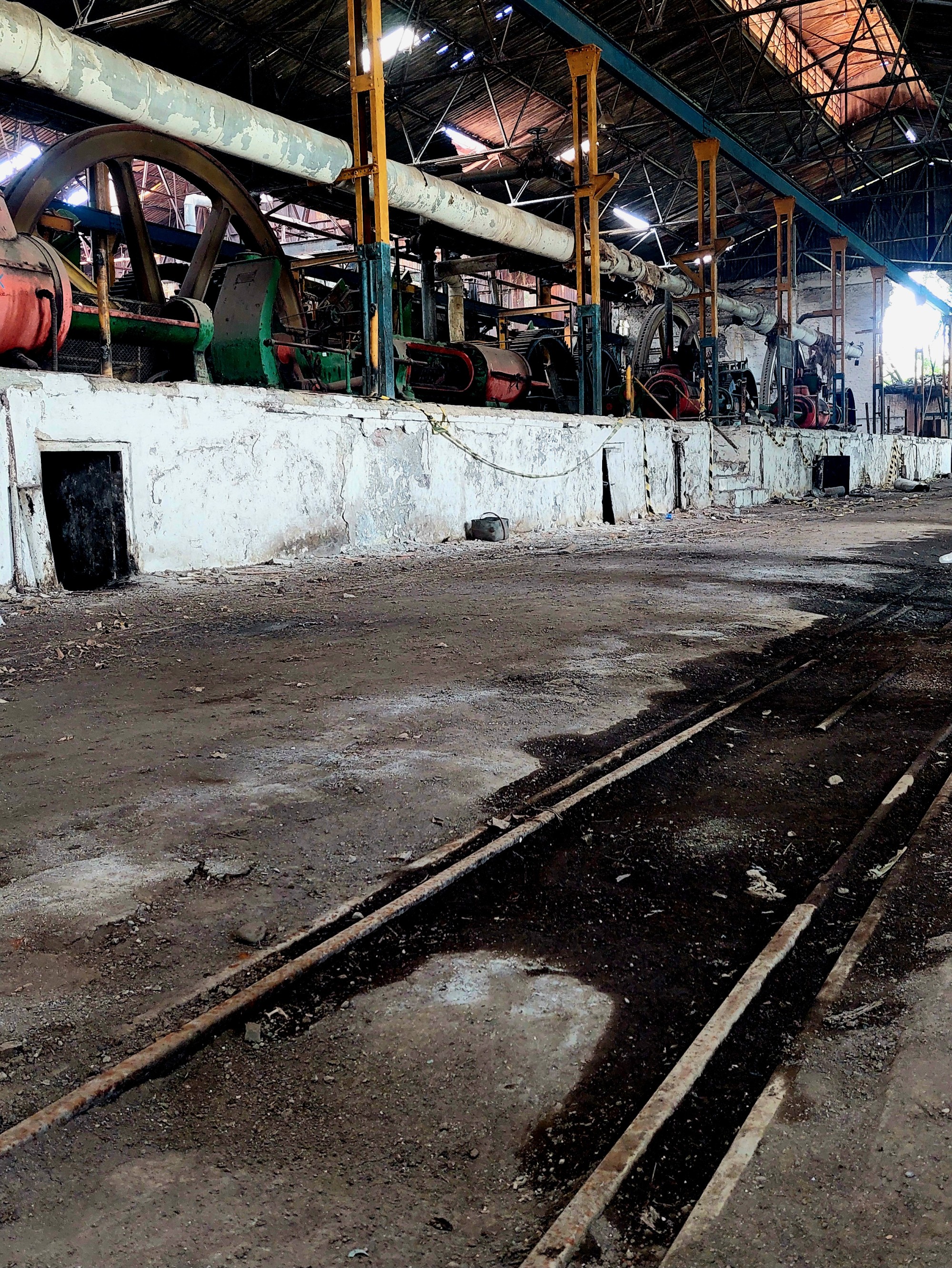 Interior PG Karangsuwung, jejak kereta lori masih jelas terlihat